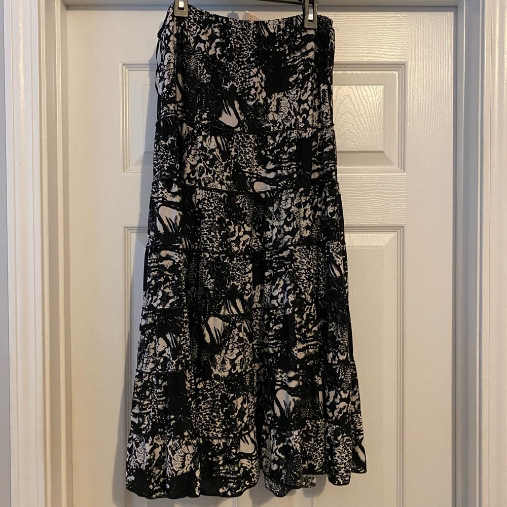 Metro Wear Black and White Abstract A-Line Skirt